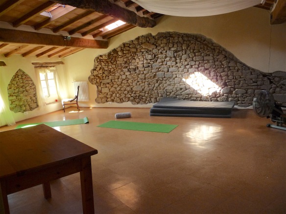 15.yoga room