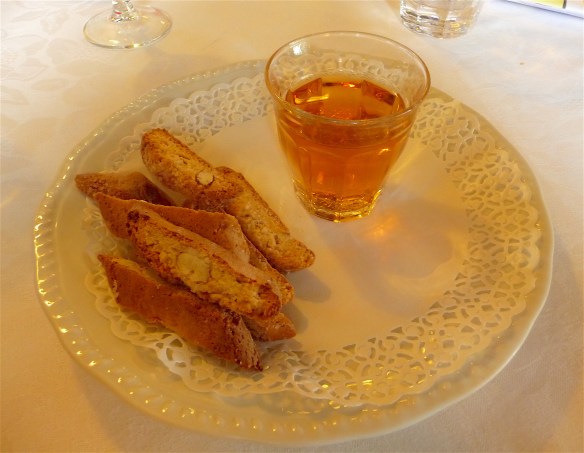 40.Biscotti con Vin Santo