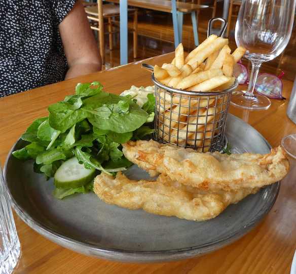18.tempura market fish &amp; chips, green salad with lemon &amp; garlic dressing