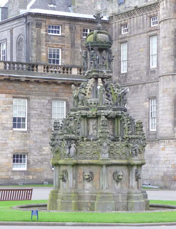 22.Palace of Holyroodhouse fountain