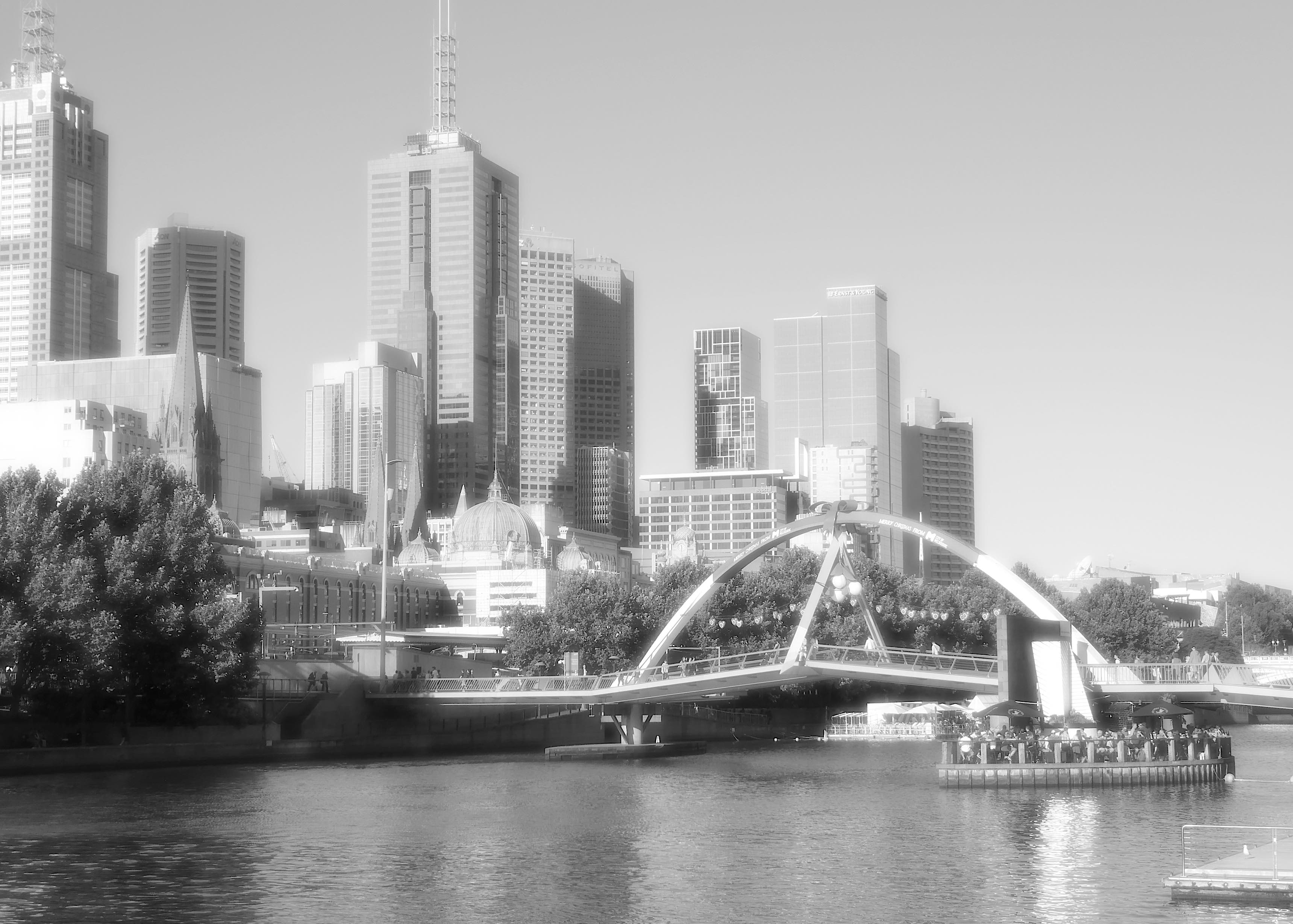 3.Southbank Pedestrian Bridge &amp; Ponyfish Island