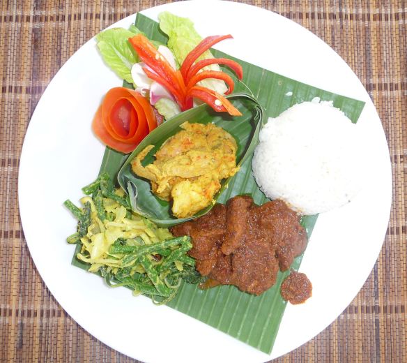 12.rendang sapi, pepes udang jamur &amp; urab sayur