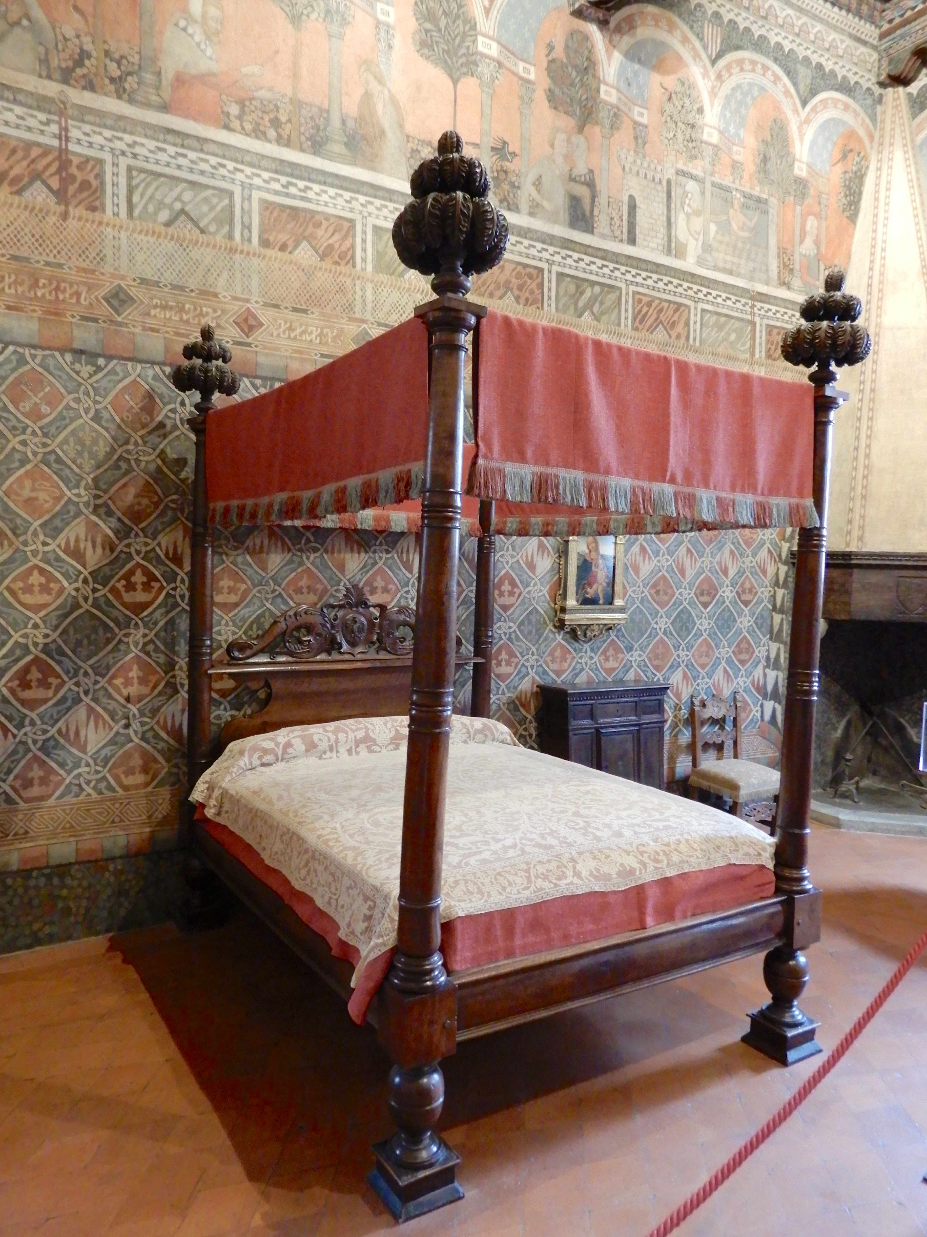 35.bedroom of the landlady