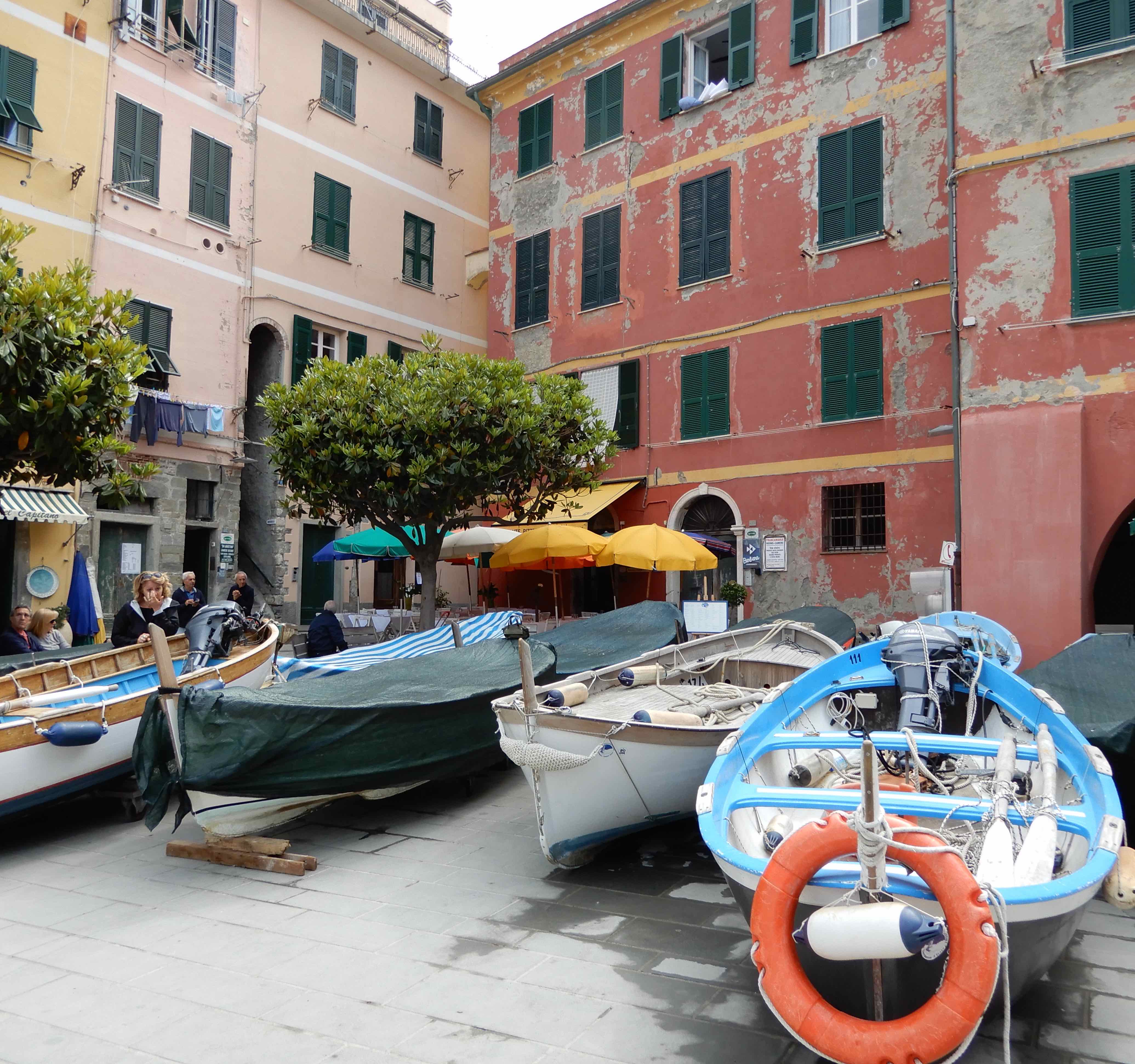 4.boats outside Albergo Barbara