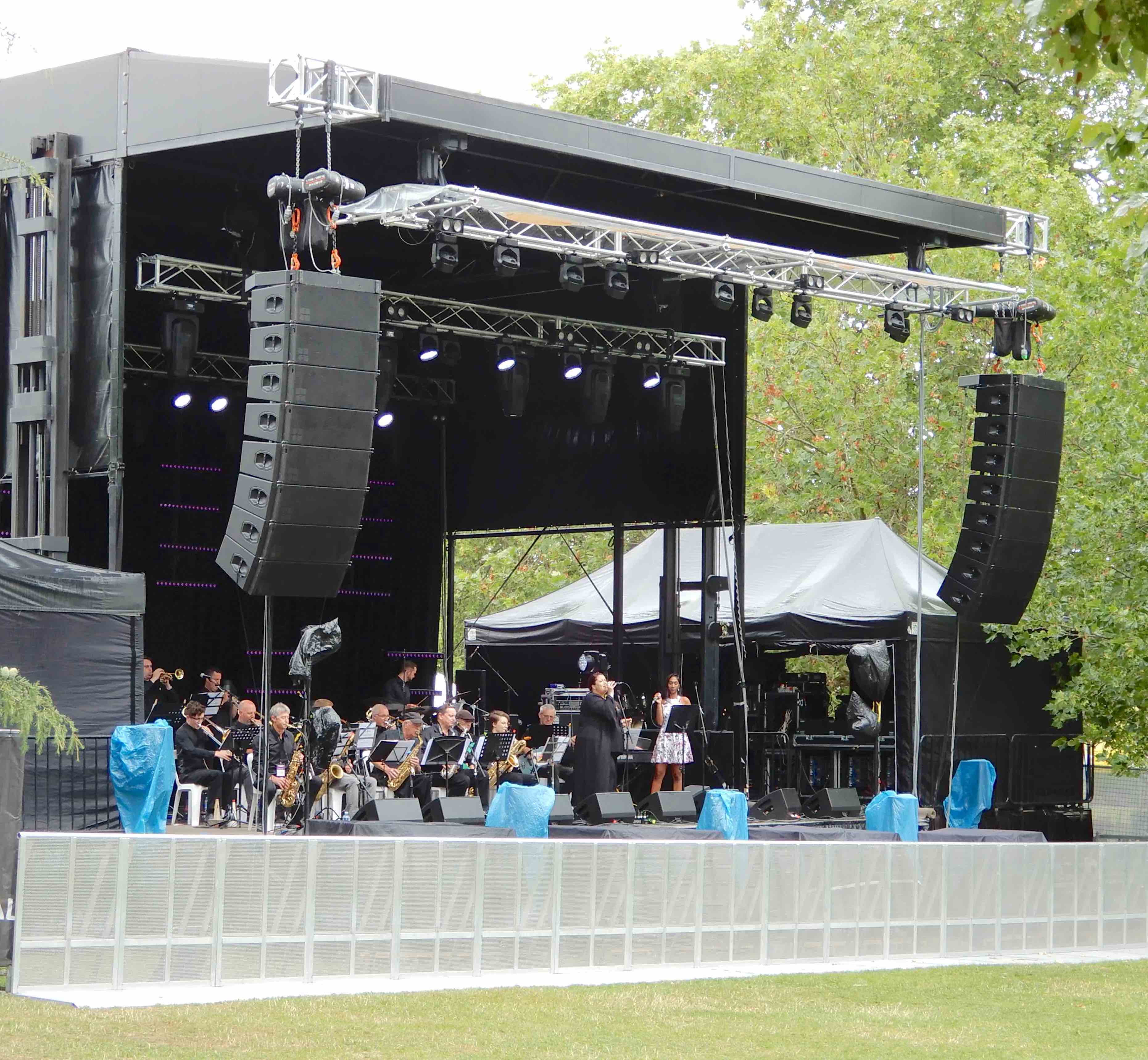 8.Ross Challender Big Band