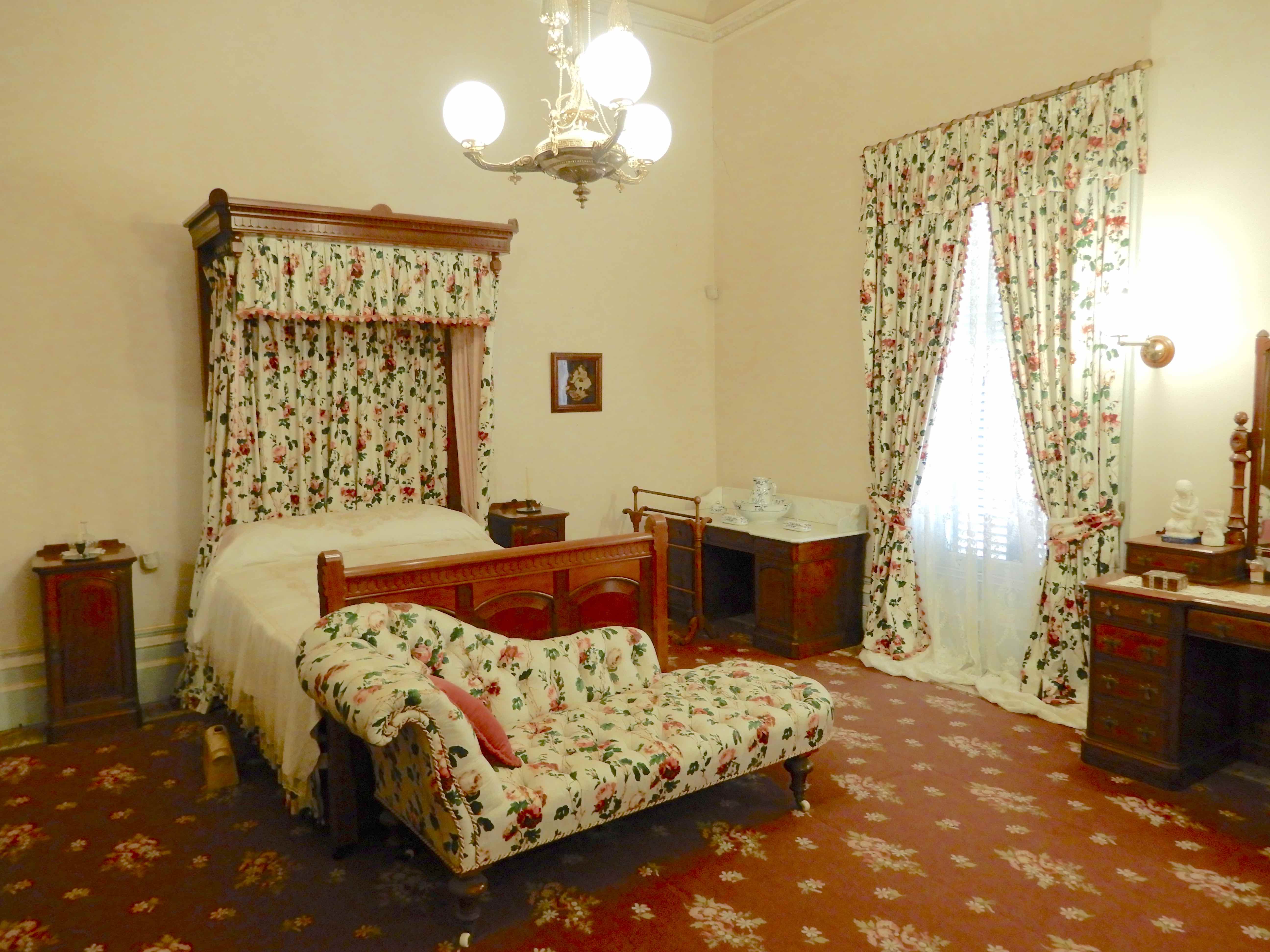 42.chintz bedroom